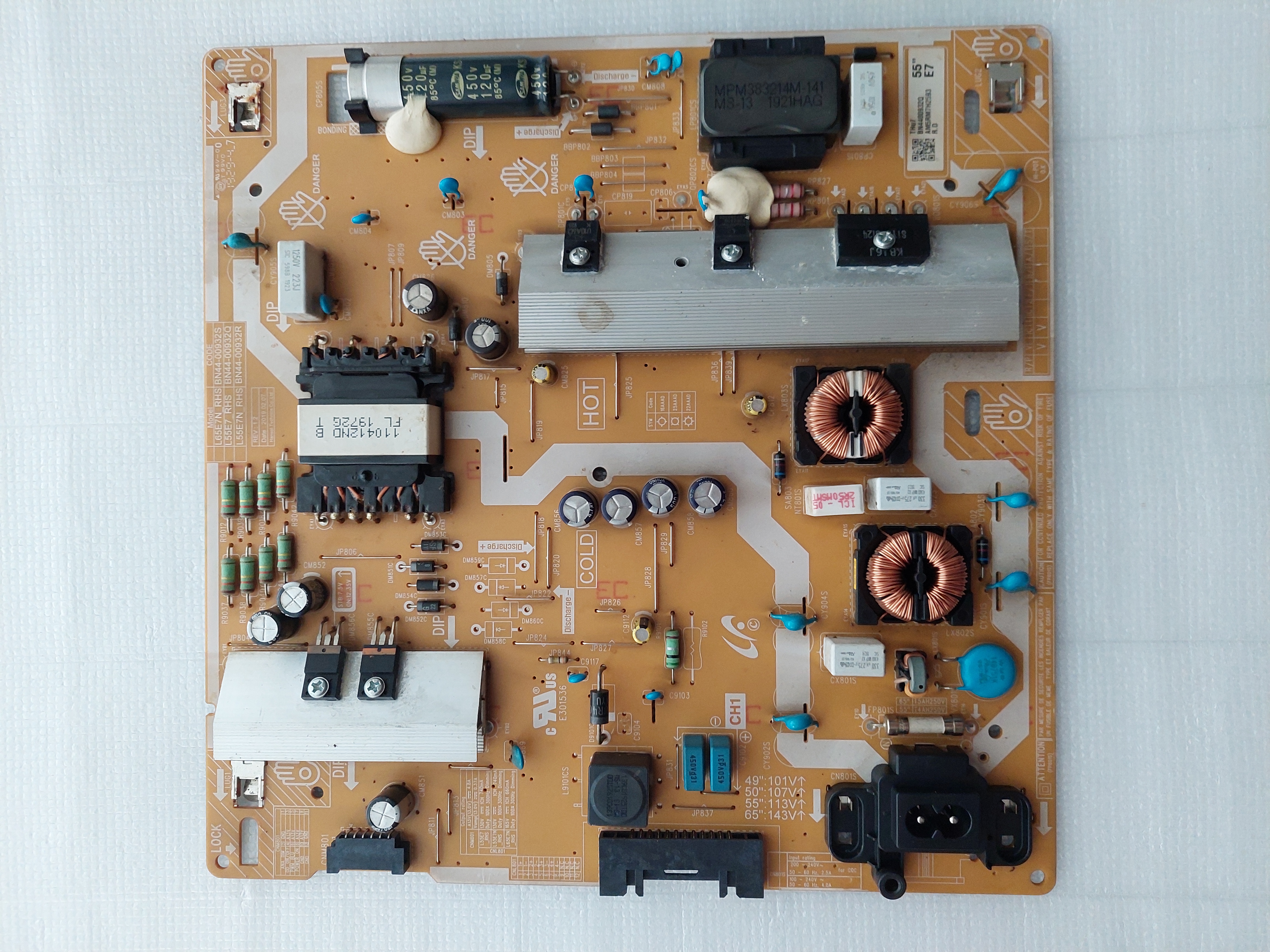 BN4400932Q z TV Samsung UE50RU7092U