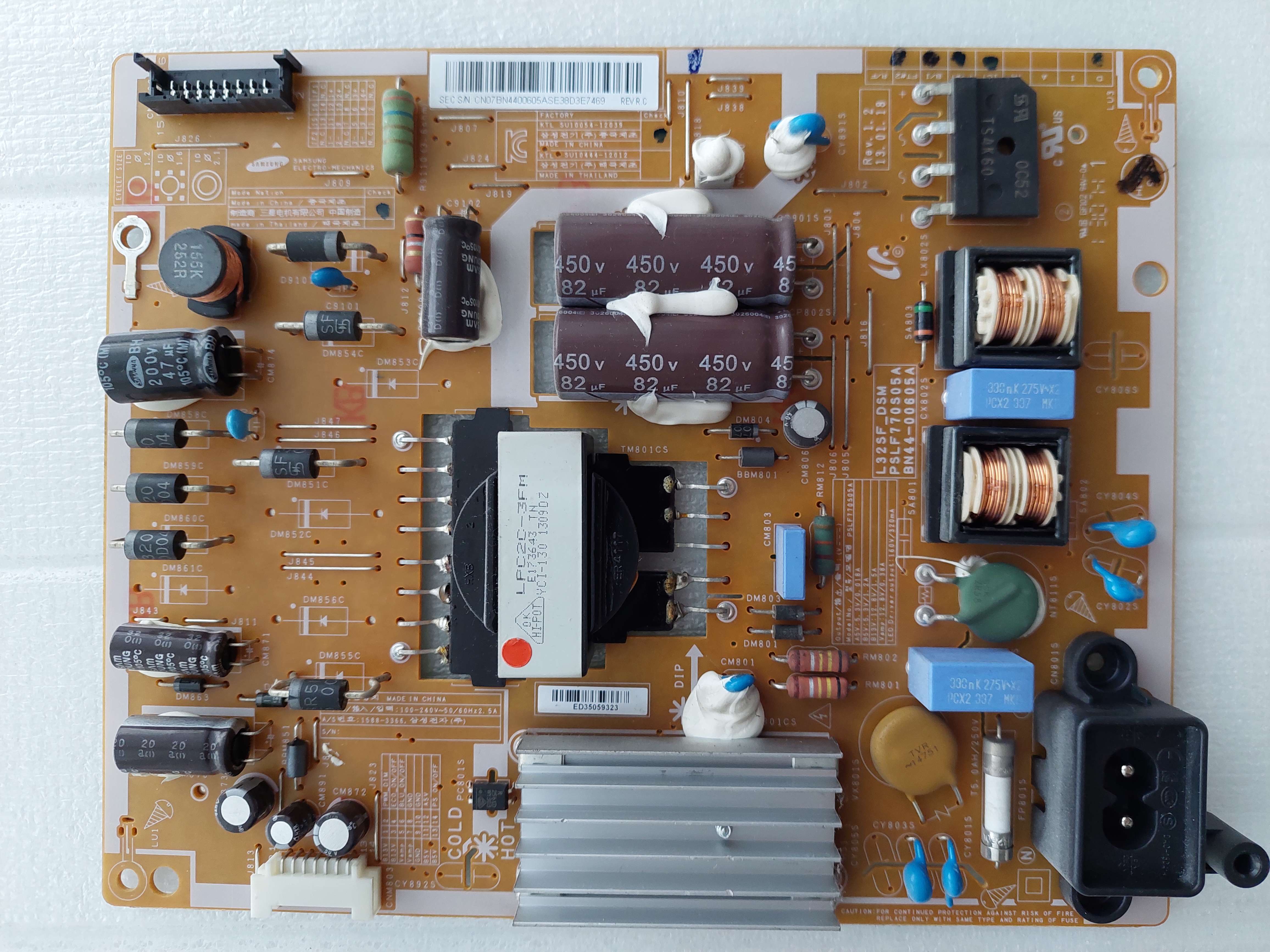 BN44-00605A z Samsung UE32F5500