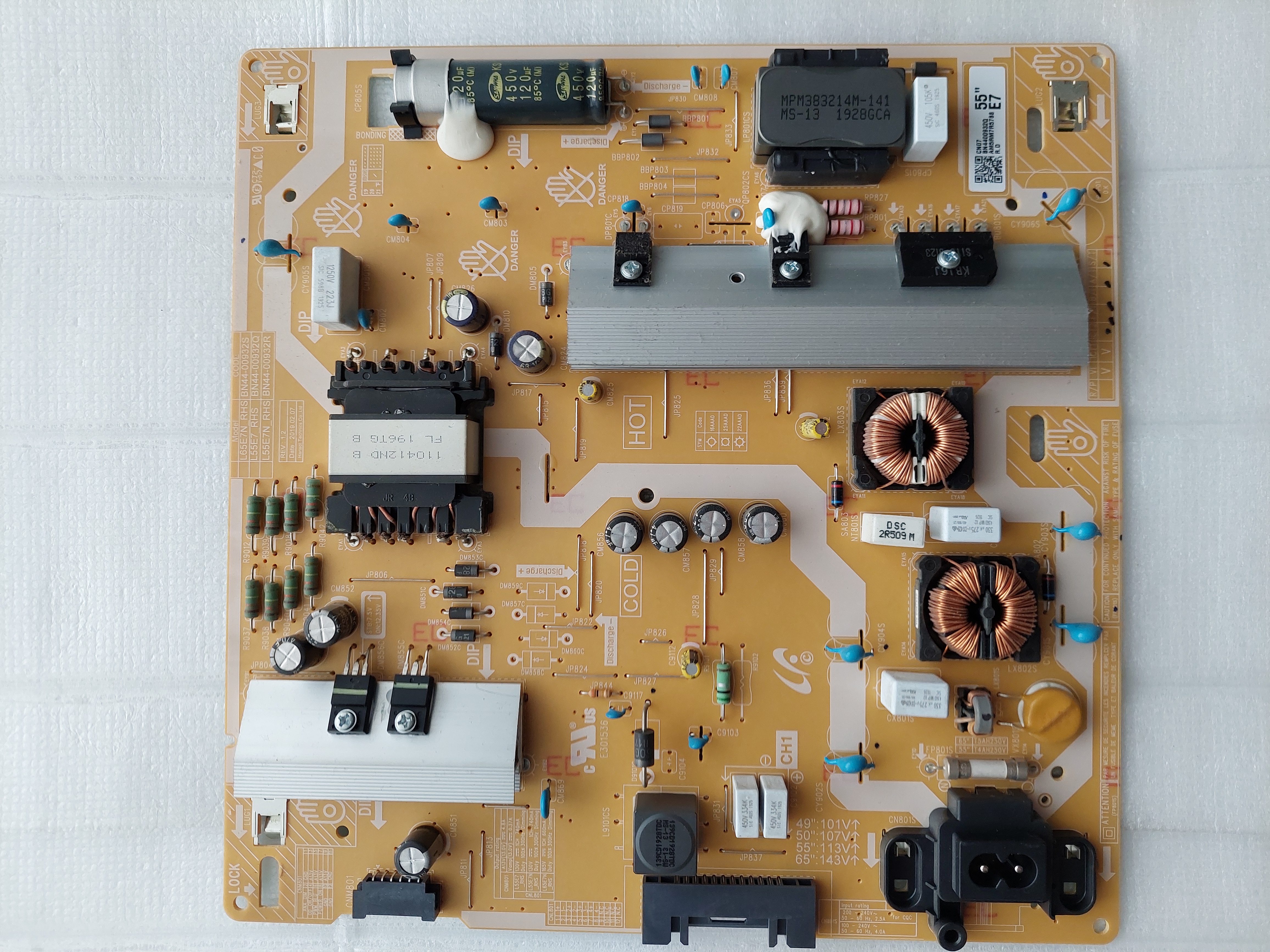 BN44-00932Q z Samsung UE55RU7172U
