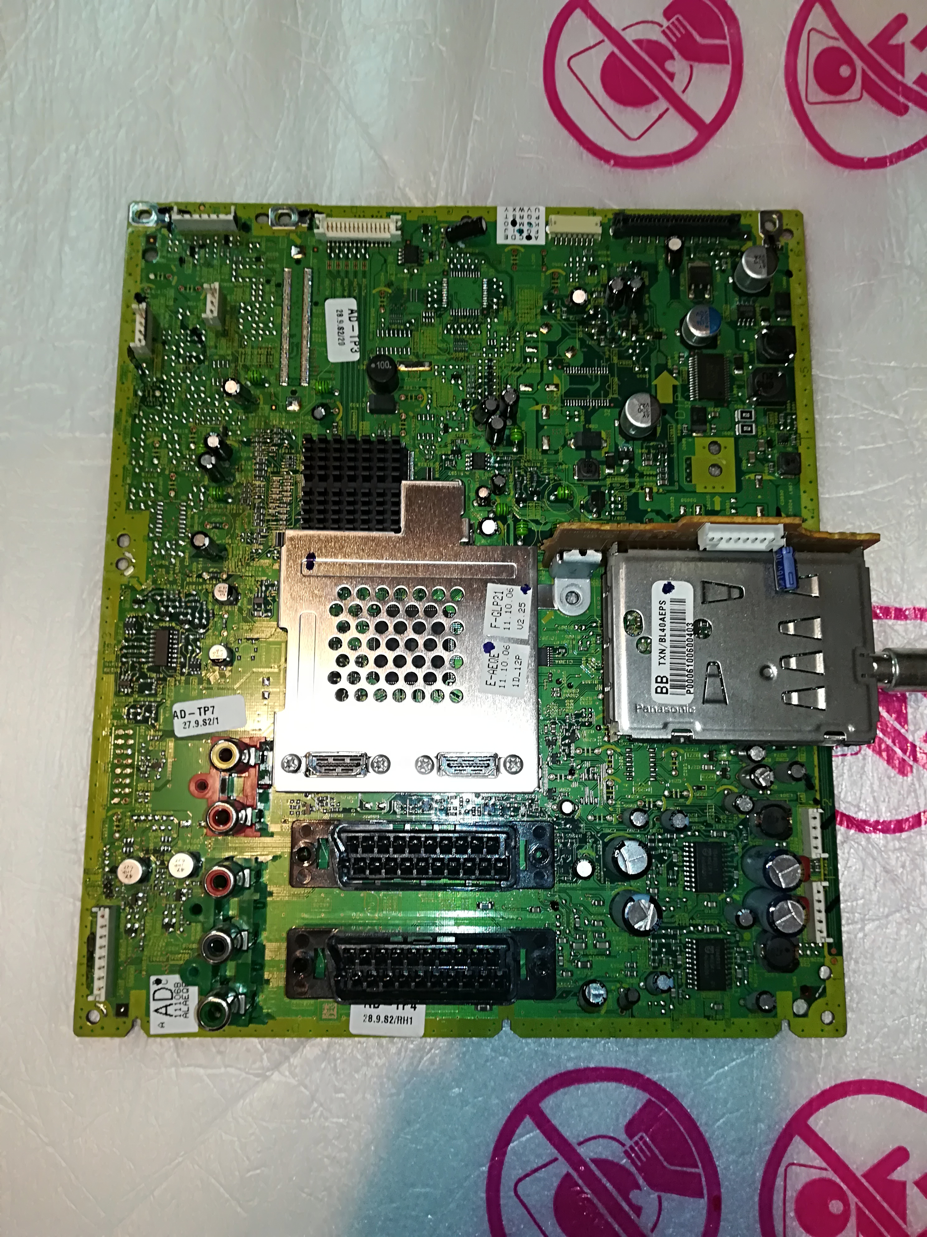 TNP8EAL40 z TX-23LX60P