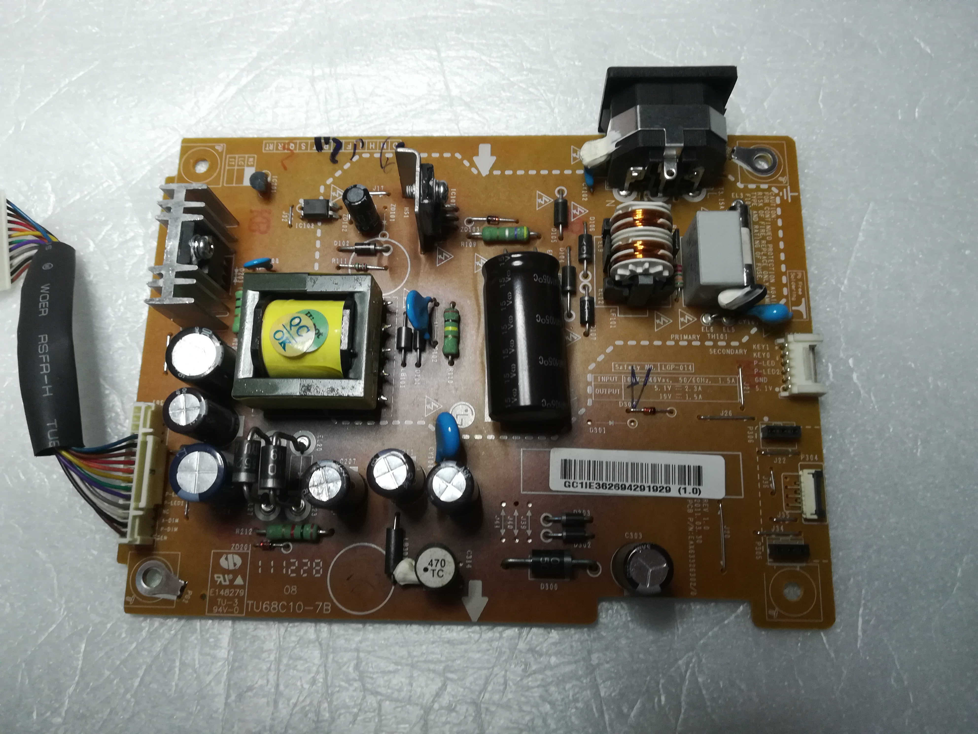 TU68C10-7B  z LG E2541T -BN  