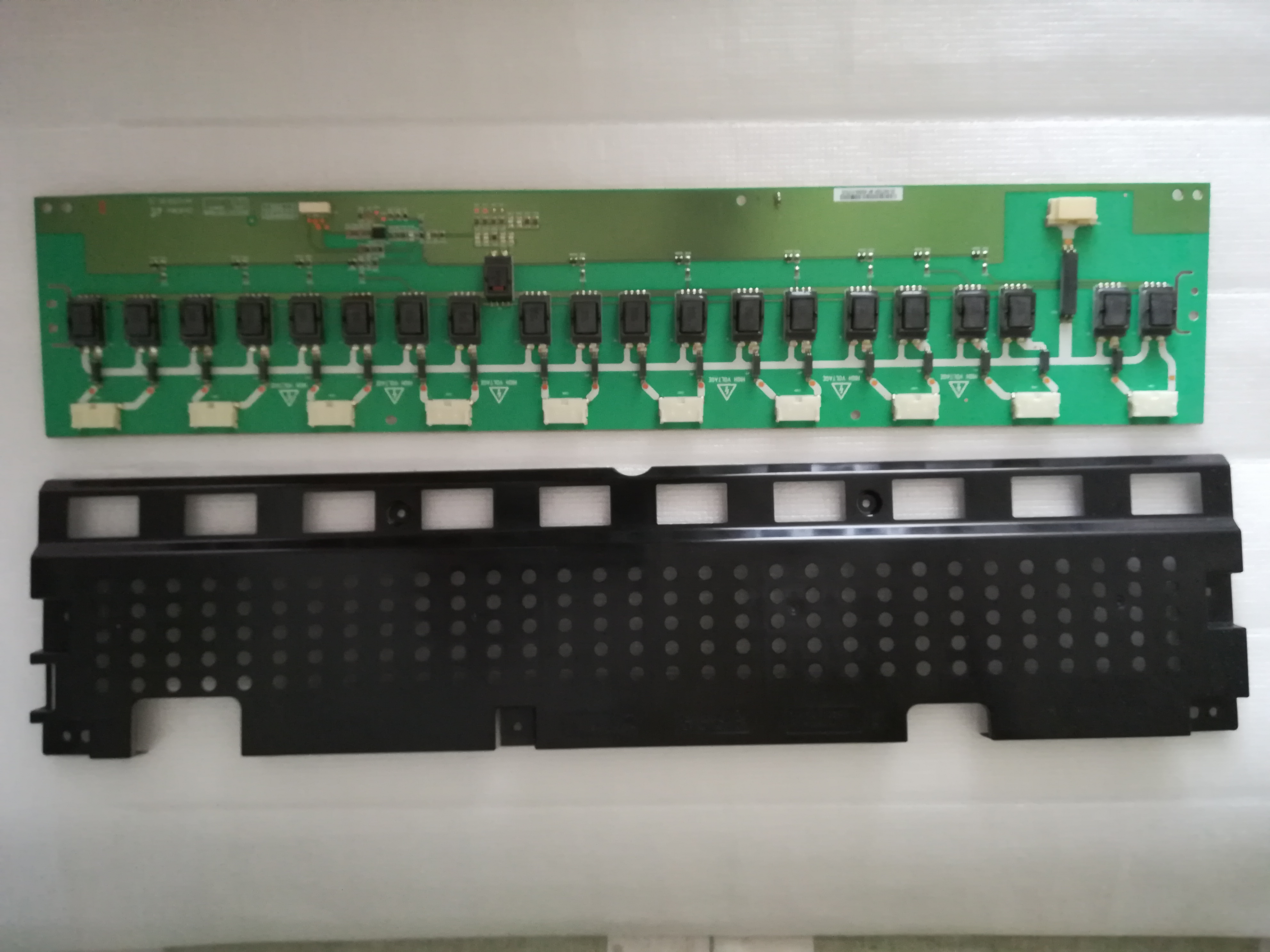 4H.V2358.181/D z Samsung LE40A559