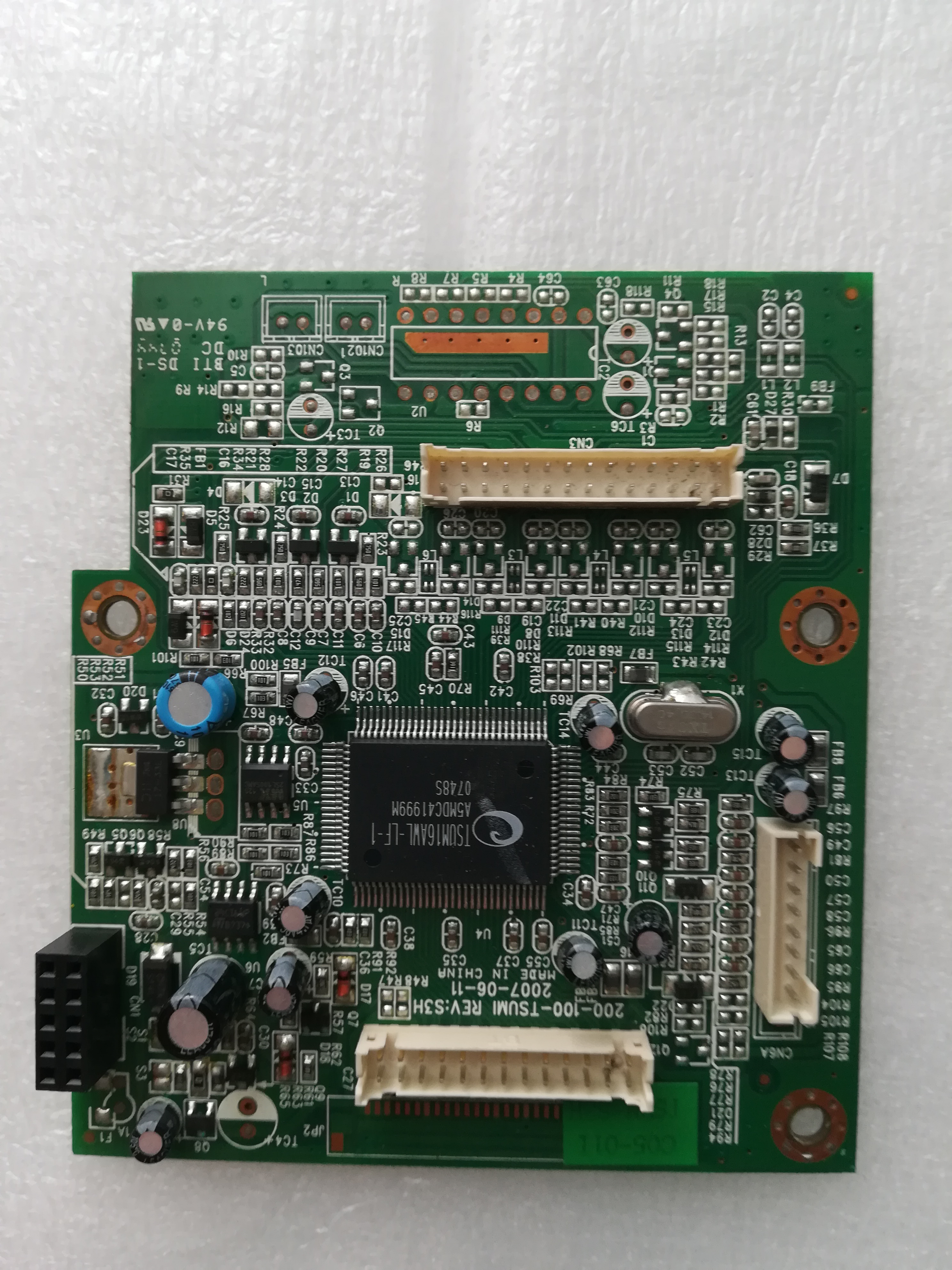 Main 200-100-TSUMI z 17" LCD monitora  Proview 700P